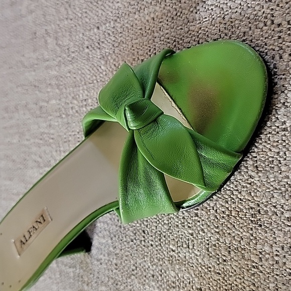 Vintage Grass Green Peeptoe Leather Kitten Heels - Picture 3 of 9